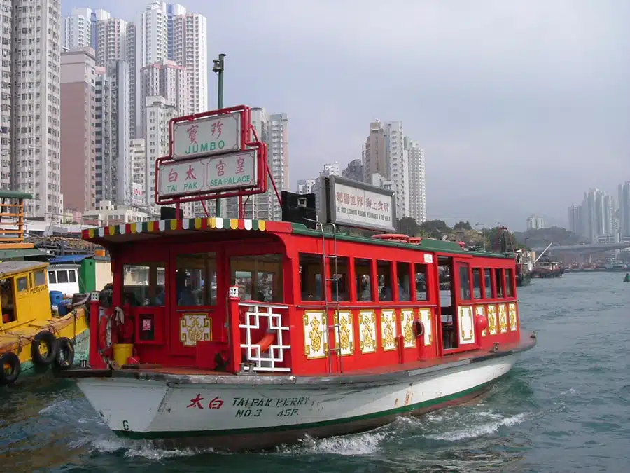 Aberdeen Fishing Village – Best Places to Visit in Hong Kong