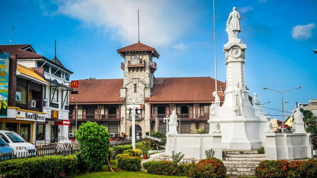 La Bella Zamboanga. City Hall and Rizal Park, Mindanao