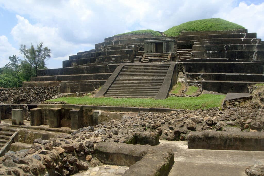 Tazumal main pyramid, El Salvador - El Salvador vs Honduras