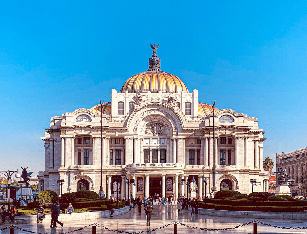 Palacio de Bellas Artes, Avenida Juárez