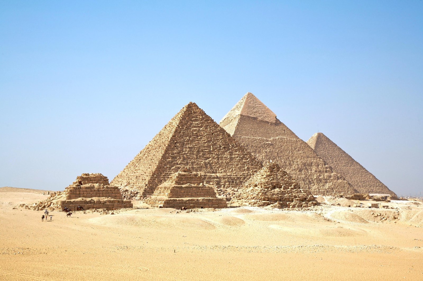 The Pyramids of Giza: Iconic Triangles of Civilization