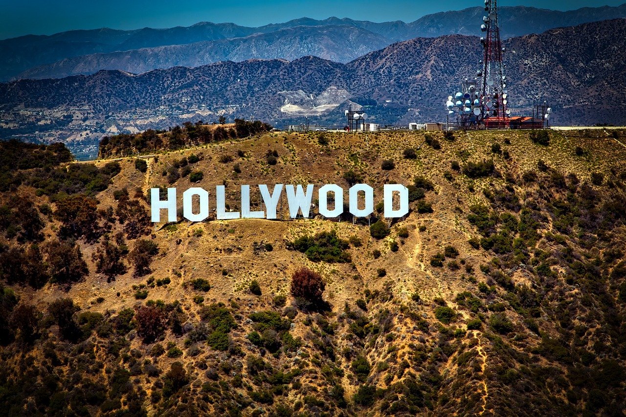 Hollywood Boulevard Hustle: Avoiding Scams in Tinseltown