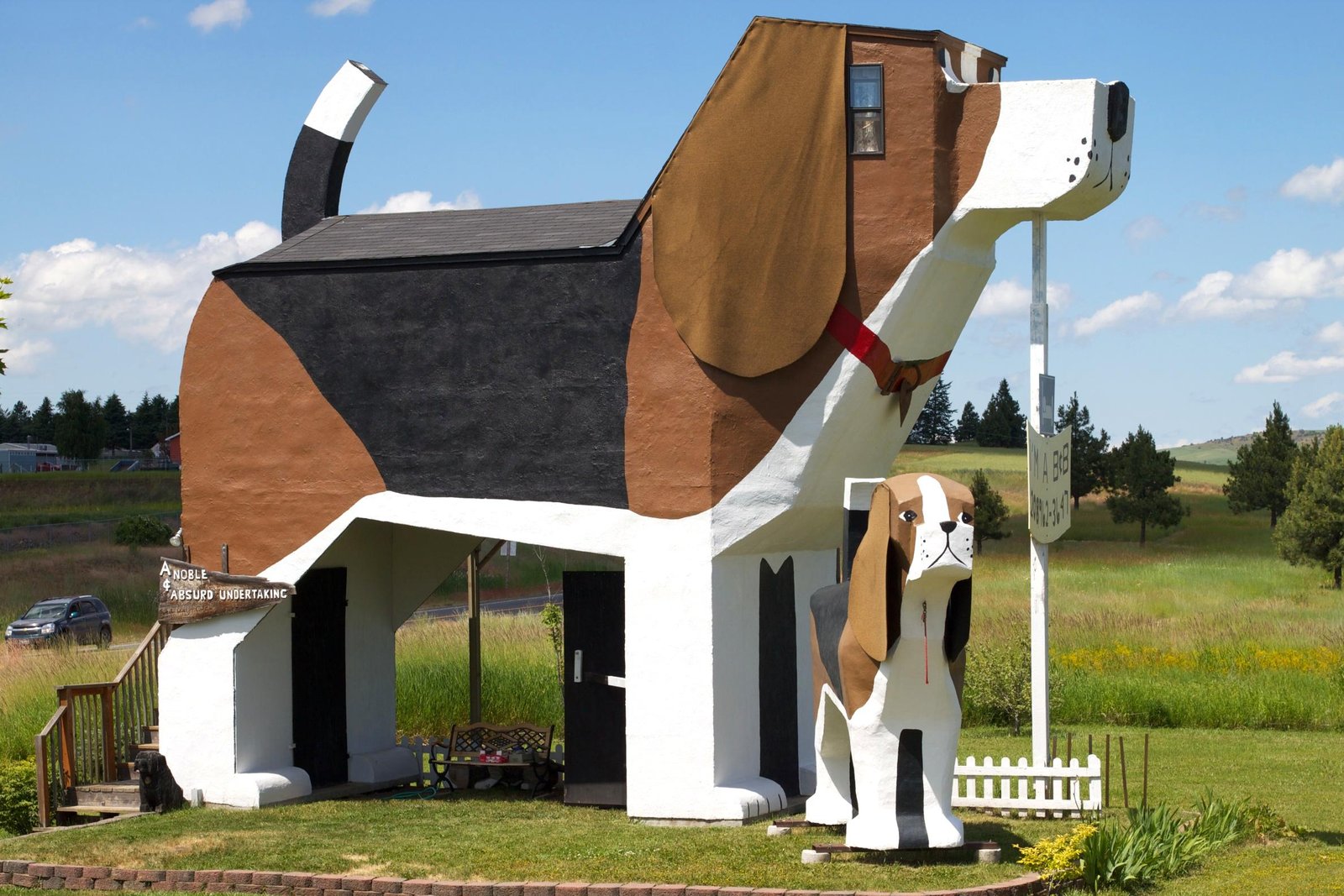 Dog Bark Park Inn (Cottonwood, Idaho, USA)