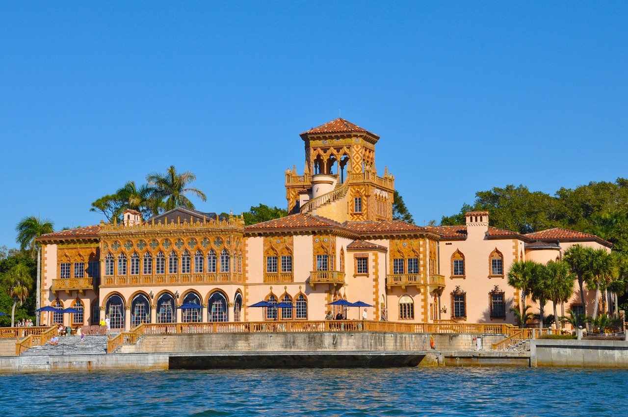 14 Famous Museums That Are Too Exhausting to Navigate (and Better Alternatives)