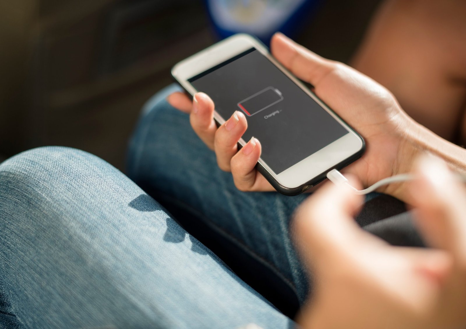 The Best Ways to Keep Your Phone Charged While Traveling