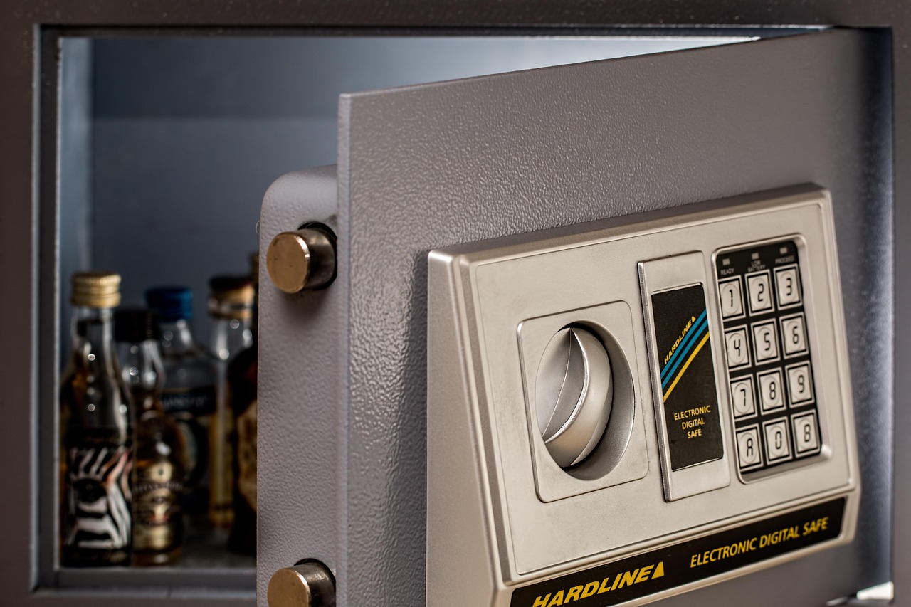 Smart Ways to Keep Valuables Safe in Hotel Rooms