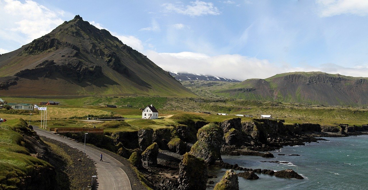 7 of the World's Happiest Nations (And 3 Facing Deep Unhappiness)