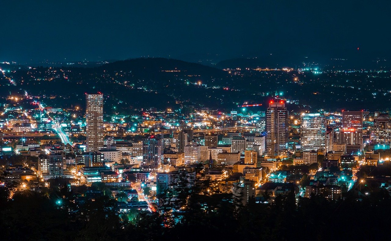 The 8 Friendliest Cities to Visit (And 4 That Might Leave Tourists Disappointed)