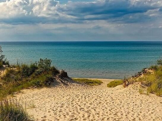 25 Beaches Americans Regret in 2025 (Seaweed, Prices, Rip Currents)