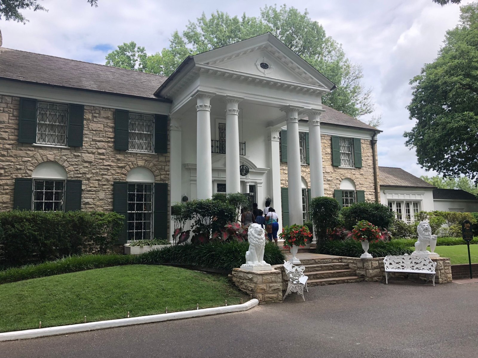 8. Graceland, Memphis, TN (By Bjoertvedt, CC BY-SA 4.0)