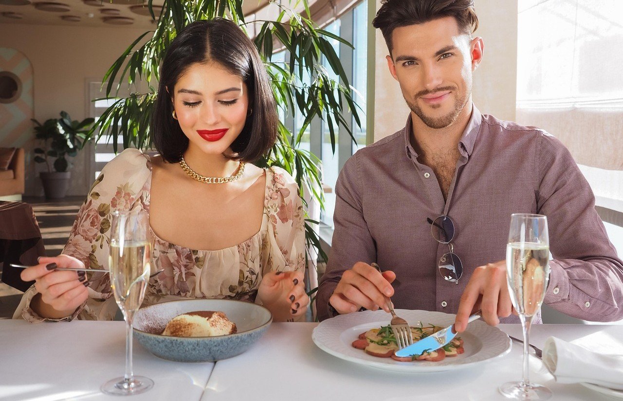 9. Commenting on What or How Much Guests Ate (Image Credits: Pixabay)