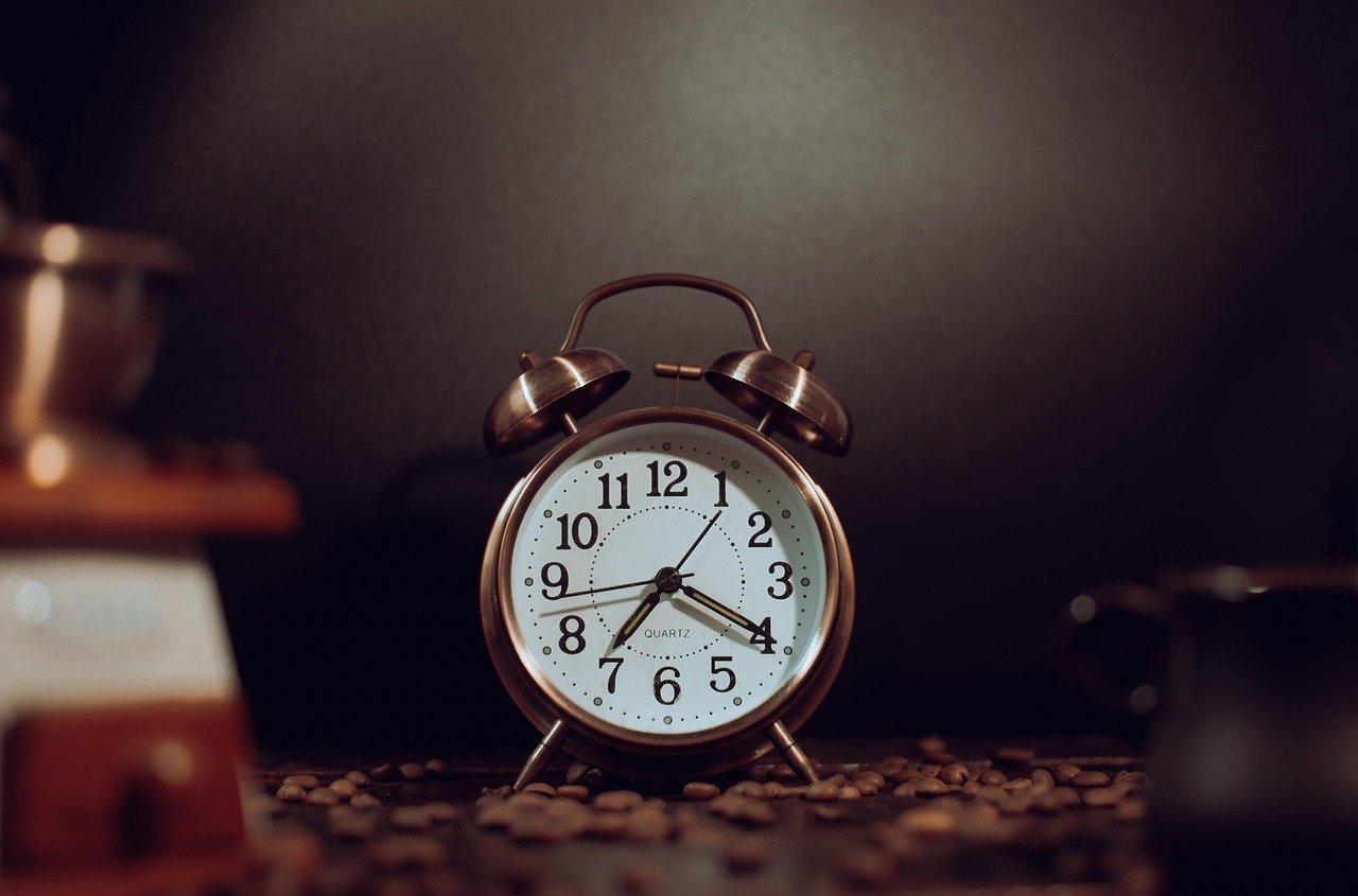 11. Strict Punctuality Enforcement With Visible Consequences (Image Credits: Pixabay)