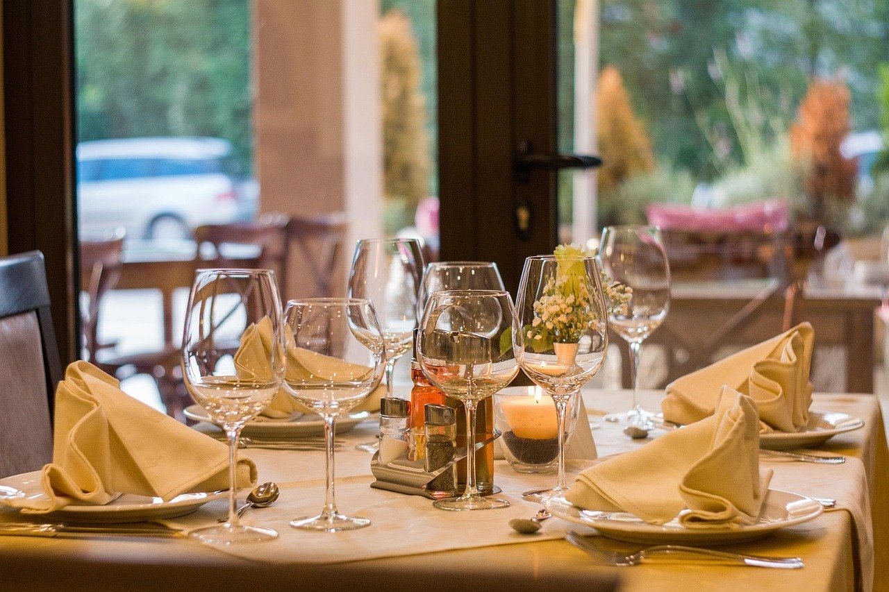 12. Displaying a Formal Table Setting Guests Were Afraid to Disturb (Image Credits: Pixabay)