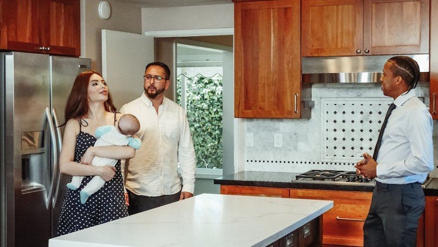 18. Making Guests Tour the Entire House (Image Credits: Pexels)