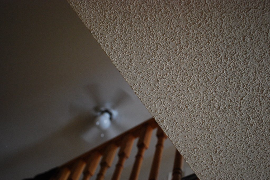 1. The Popcorn Ceiling That Still Exists (Czar Hey, Flickr, CC BY-SA 2.0)
