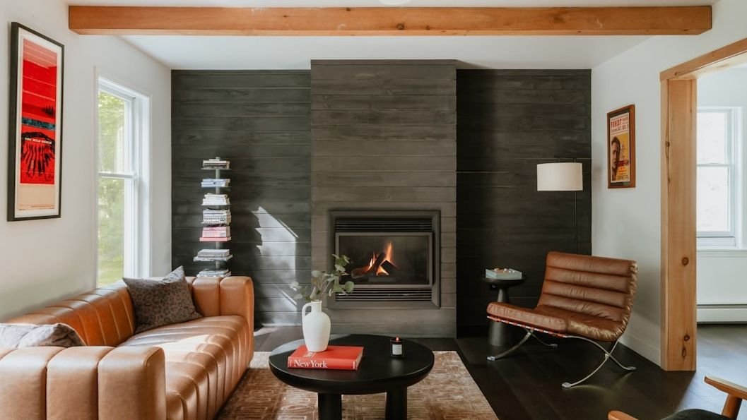 33 Silent Signs Your Living Room Screams &lsquo;Outdated&rsquo; to Buyers (And How to Fix Them for Under $50)