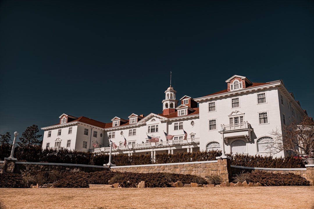 1. The Stanley Hotel - Estes Park, Colorado (Image Credits: Unsplash)