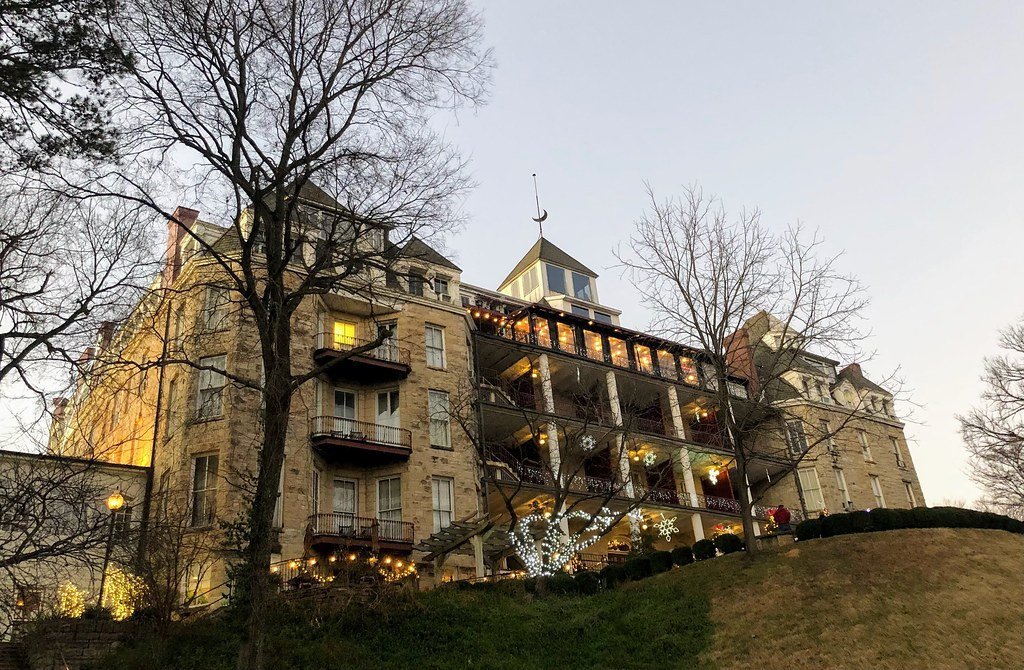 2. 1886 Crescent Hotel & Spa - Eureka Springs, Arkansas (Marcus O. Bst, Flickr, CC BY-SA 2.0)