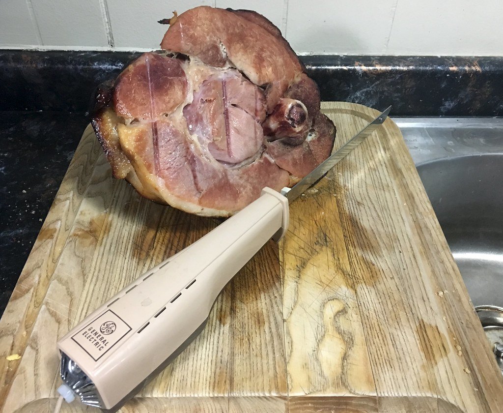 25. The Electric Knife (Image Credits: Flickr)