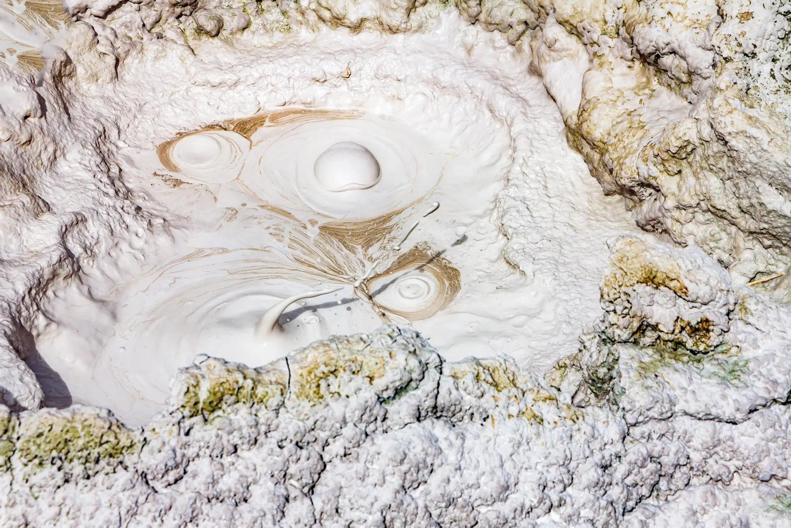 18. Yellowstone National Park's Hydrothermal Features (Image Credits: Shutterstock)
