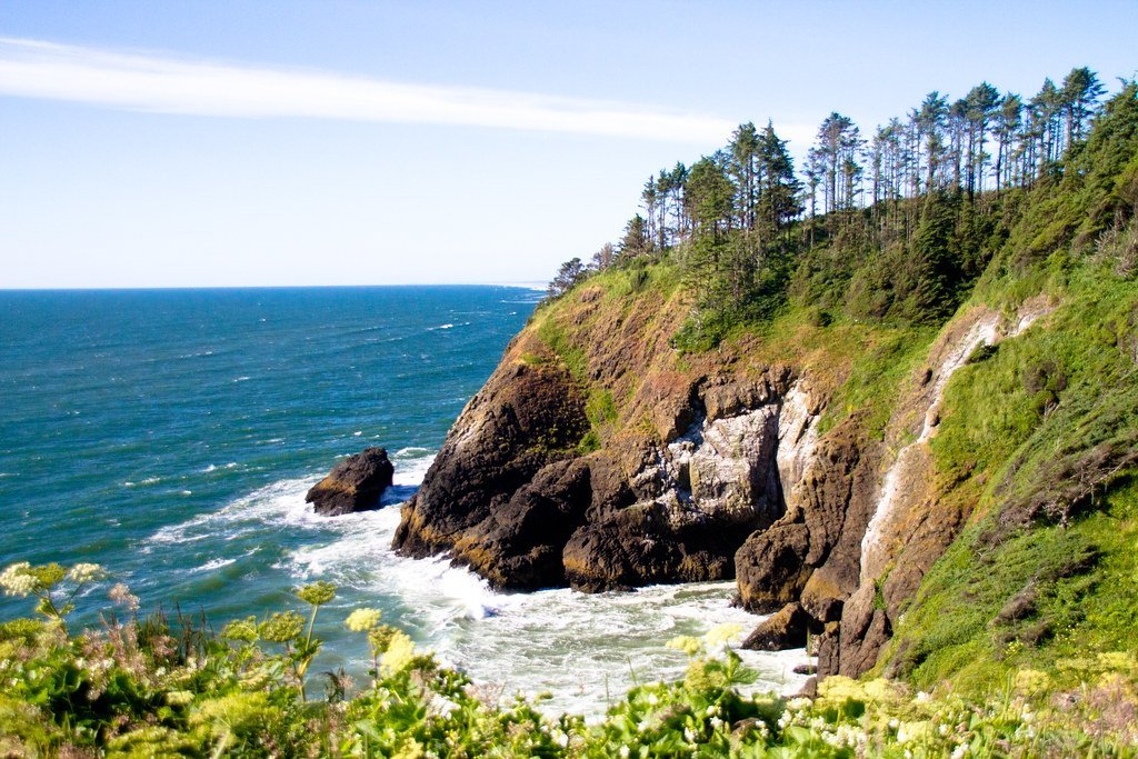 #9 - Oregon: Coastal Cliffs, Waterfalls, and Volcanic Landscapes All in One State (razvan.orendovici, Flickr, CC BY 2.0)