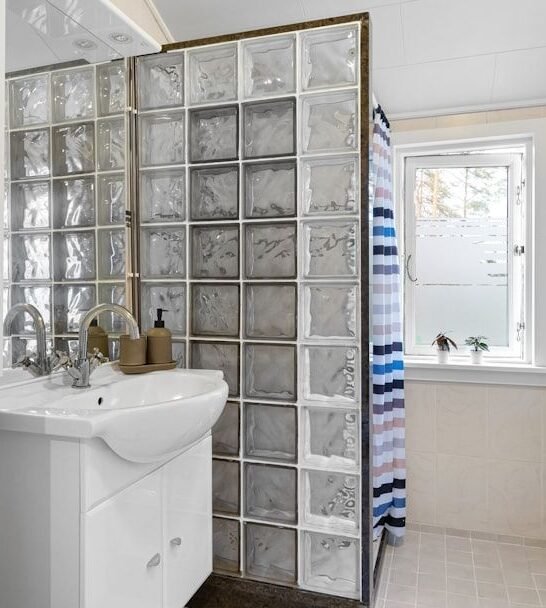 15 Bathroom Decor Items That Date Your Home Instantly