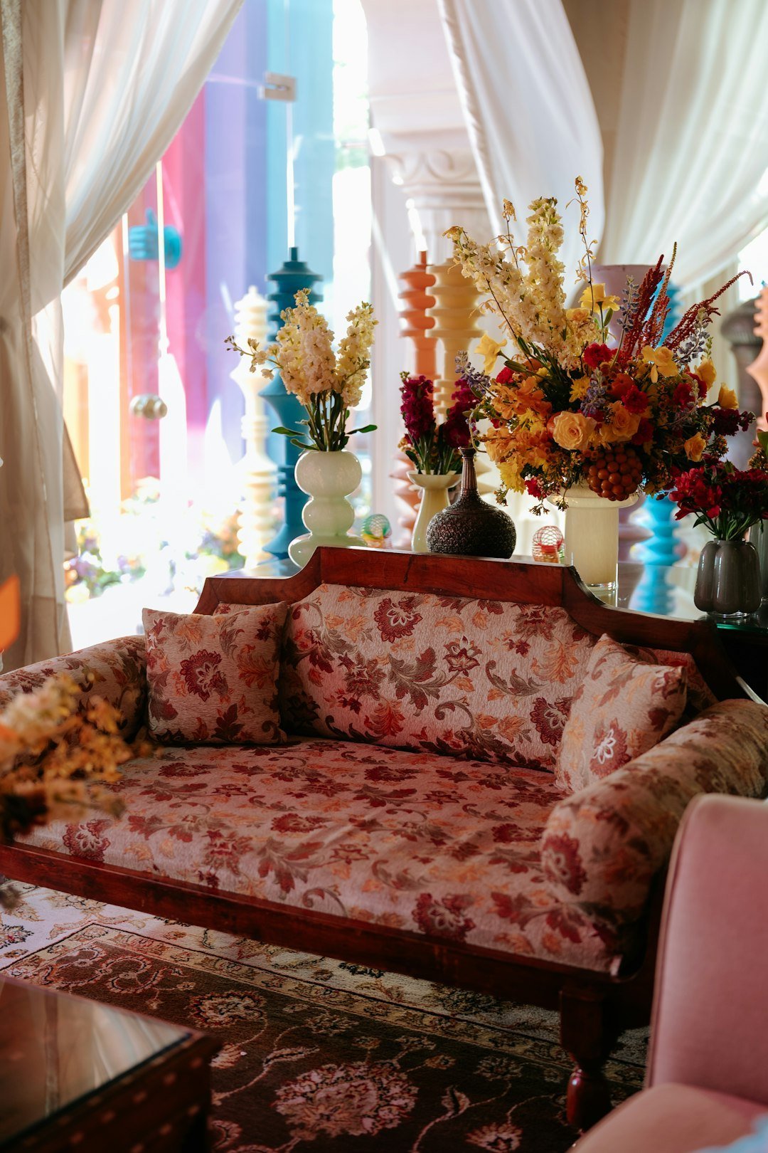 #3 - The Matching Sofa-and-Loveseat Set in Floral or Patterned Fabric (Image Credits: Unsplash)