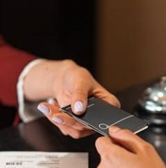 13 Things Hotel Staff Notice About You Instantly