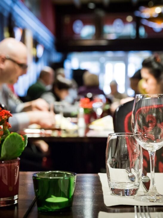 16 Things Waiters Notice Before They Greet You