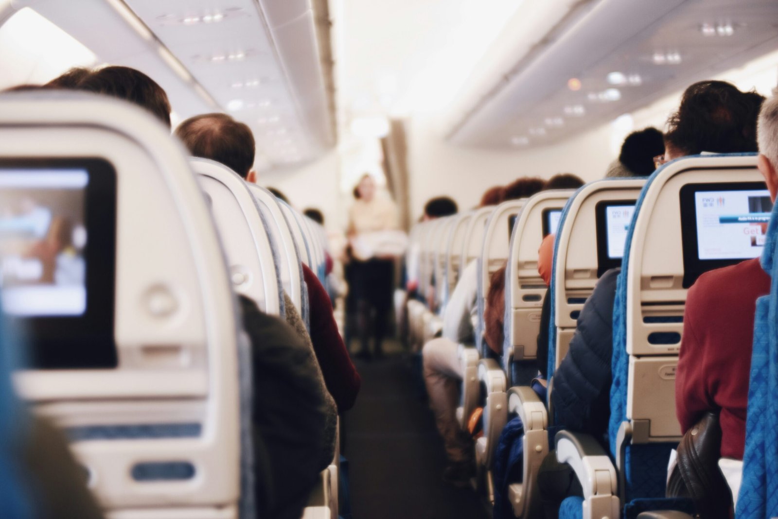 17 Things Flight Attendants Notice Before You Sit Down