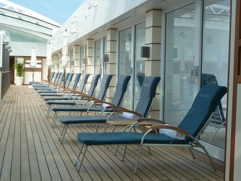 #6 - Never Exploring the Ship Beyond the Pool Deck (cruise.co, Flickr, CC BY 2.0)