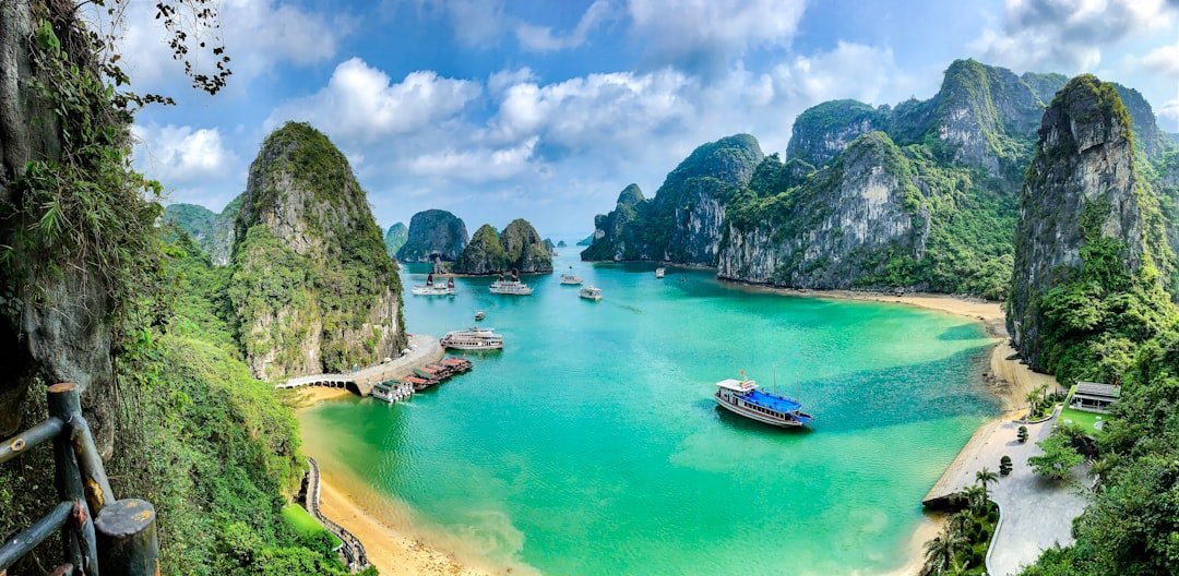 #7 - Halong Bay, Vietnam (Image Credits: Unsplash)