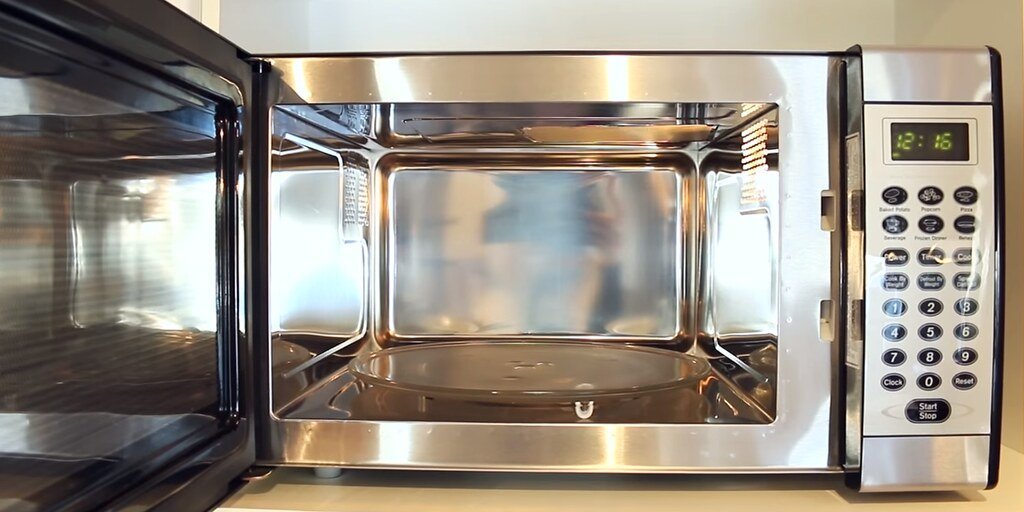 #12 - A Countertop Microwave Eating Up Prime Real Estate (QuietHut, Flickr, CC BY 2.0)