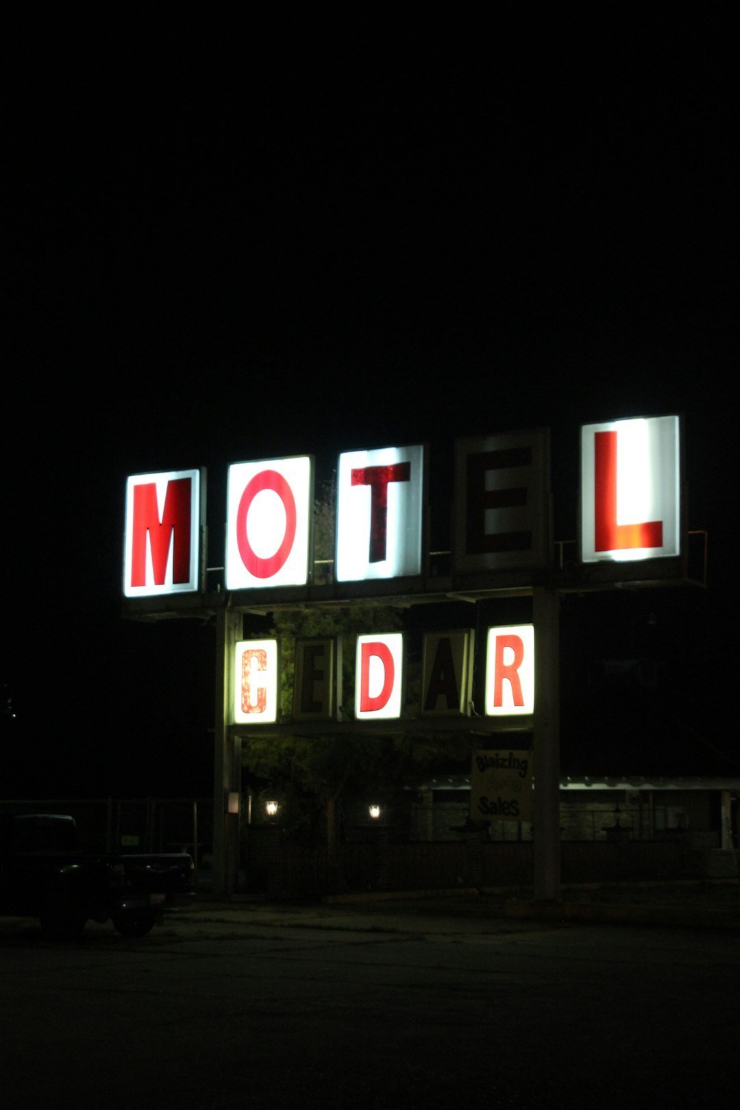 #12 - The Hotel That Only Shows Old Reviews (Image Credits: Unsplash)