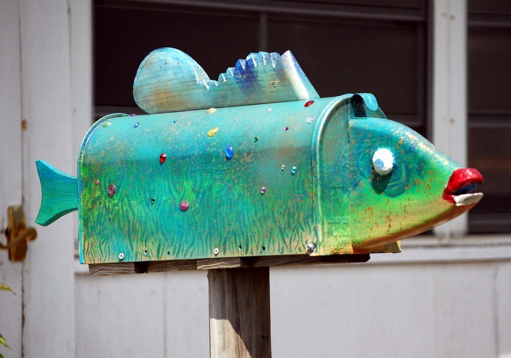 #23 &ndash; Oversized Novelty Mailboxes Shaped Like Animals or Tractors (ms.akr, Flickr, CC BY 2.0)