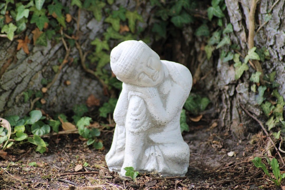 #15 &ndash; The Bent-Over Lady Garden Statue (Image Credits: Unsplash)