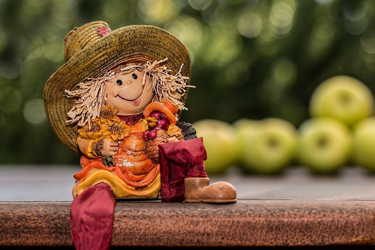 #11 &ndash; Scarecrows Left Standing Well Past Halloween (Image Credits: Pixabay)