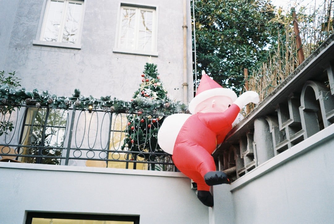 #4 &ndash; Giant Holiday Inflatables Left Deflated on the Lawn (Image Credits: Unsplash)