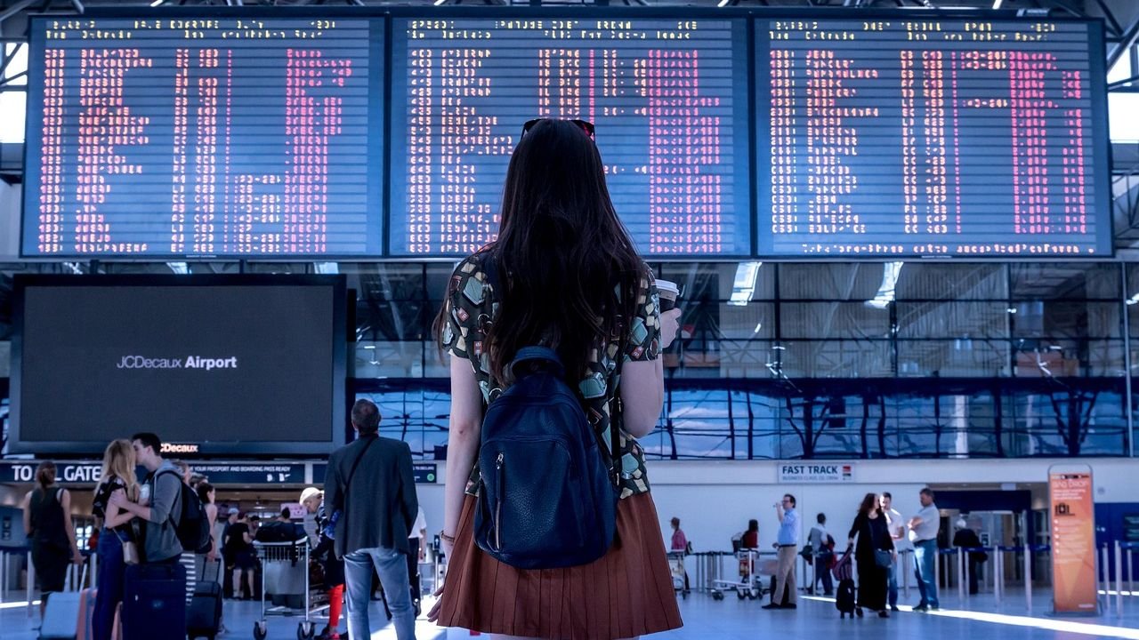 Never Do These 17 Things At An Airport Unless You Want To Look Like A Tourist