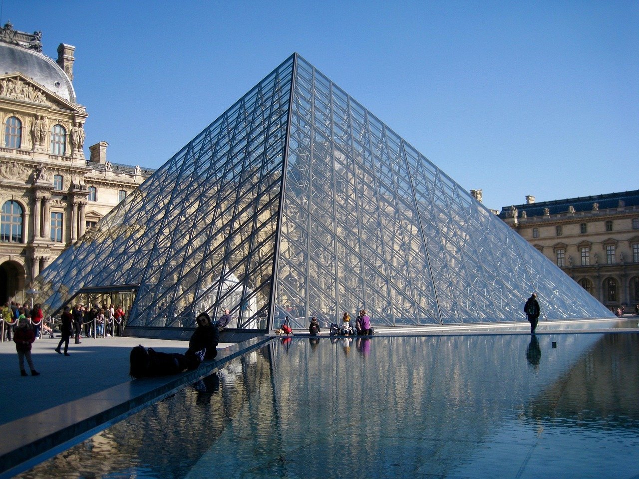#1 - The Mona Lisa, Louvre, Paris: The Most Anticlimactic Moment in Travel History (Image Credits: Pixabay)
