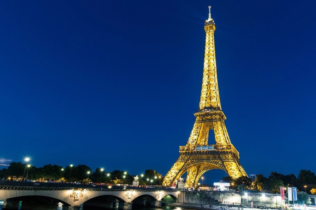 #8 - The Eiffel Tower, Paris: Iconic but Infuriating (Image Credits: Rawpixel)