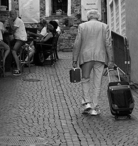 15 Travel Mistakes That Instantly Make Americans Look Like Tourists Abroad