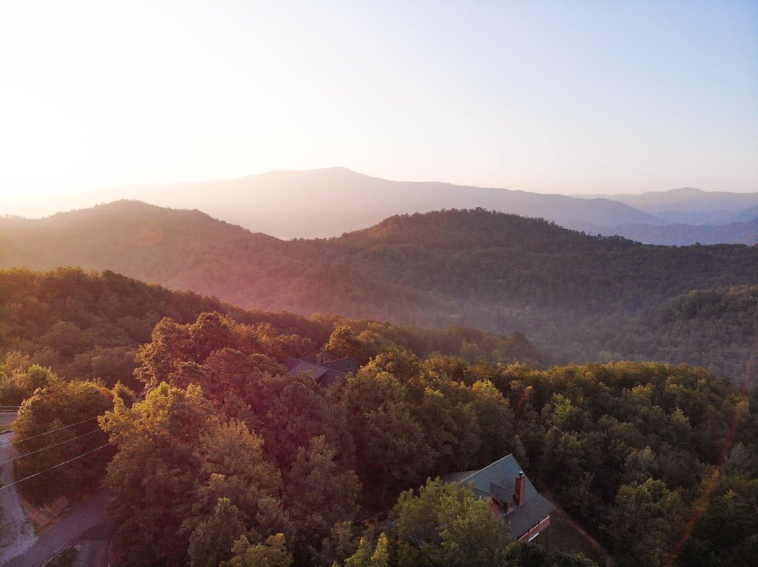 #21 &ndash; A Tennessee Smoky Mountains Cabin Getaway: Weekend Warrior Easy (Image Credits: Unsplash)