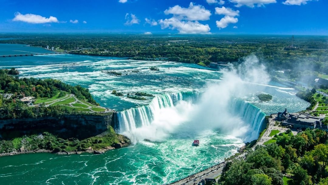 17 American Tourist Spots Travelers Regret Every Summer